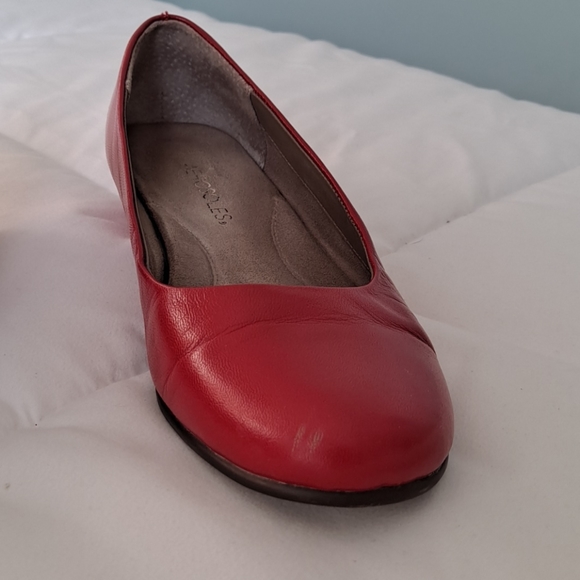 The perfect red flats - Picture 5 of 11